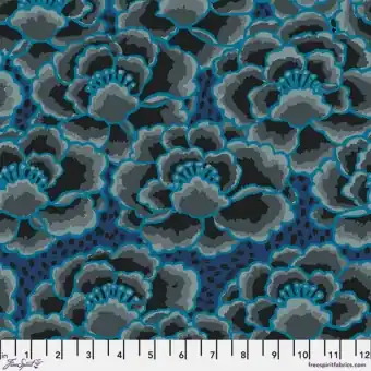 Neu Im Sortiment Charcoal Tonal Floral Rosenstoff – Kaffe Fassett Collective Designerstoffe – Spring 2023 Patchworkstoff