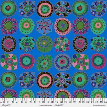 Blue Carpet Cookies Blumenstoff – Kaffe Fassett Collective Designerstoffe – Philip Jacobs Spring 2023 Patchworkstoff Letzte Chance
