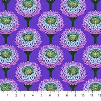 Strawflower – Periwinkle Blumenstoff – Anna Maria Iconic Cheery Collective Designerstoffe – Patchworkstoff Meterware Preiswert