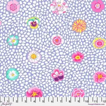 Lavendar Guinea Flower – Kaffe Fassett Collective Designerstoffe – Patchworkstoff Meterware Gratis Versand