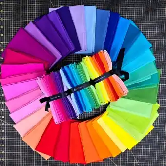 Regenbogen Stoffpaket – 36 FQs Kona Cotton Solids Unistoffe – Fat Quarter Materialpackung für Postcards from Sweden oder Temperaturquilts Heißes Angebot