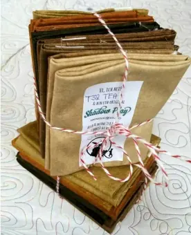 Expressversand 10 FQ Shadow Play Beige & Browns – Maywood Studios Fat Quarter Paket Brauntöne & Beigenuancen