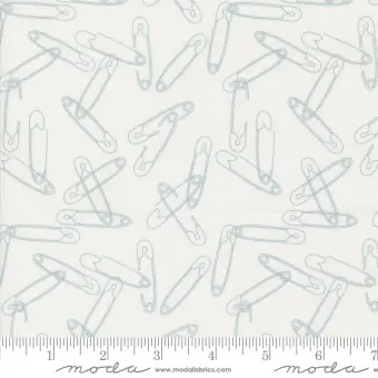 Neue Ware White Safety Pins Nähmotivstoff – Zen Chic by Brigitte Heitland – Moda Fabrics Patchworkstoffe Still More Paper