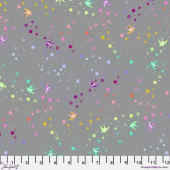 Markenprodukt Shadow Fairy Dust Schwalben & Sternchenstoff – Graywork True Colors Tula Pink Designerstoff – FreeSpirit Patchworkstoffe