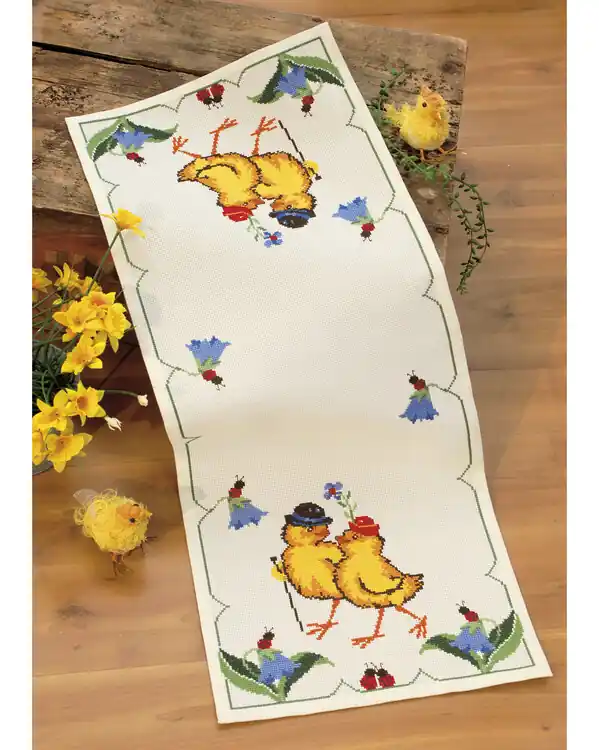 Stickpackung Tischläufer Küken auf Spaziergang Neue Kollektion