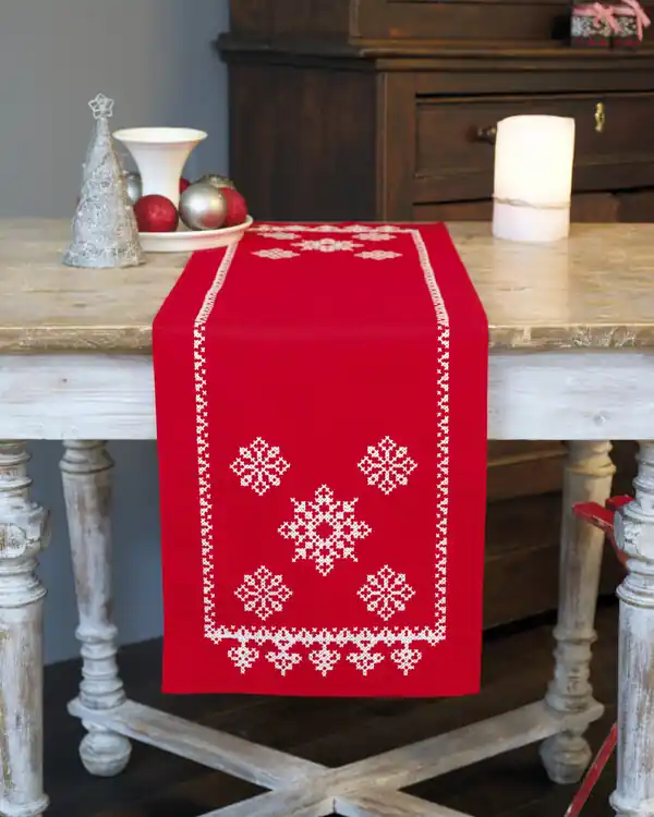 Nur Für Kurze Zeit Stickpackung Tischläufer Festliches Rot