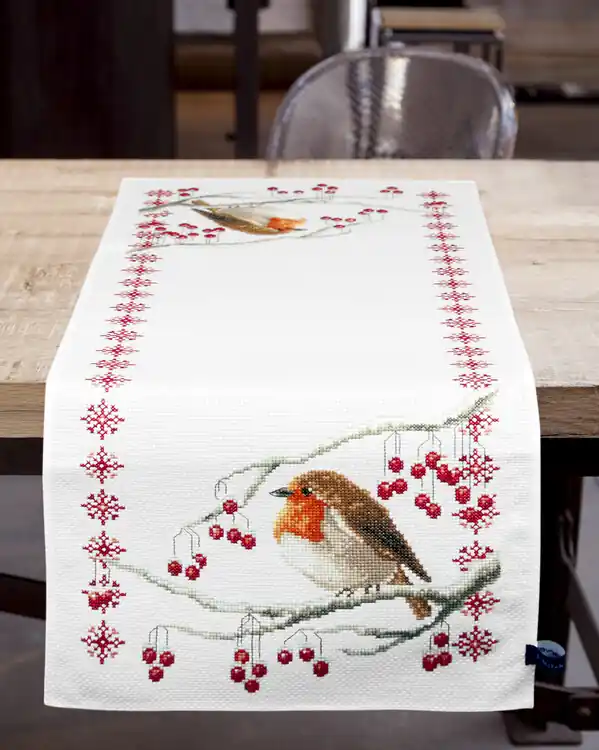 Stickpackung Tischläufer Rotkehlchen auf einem Zweig Sonderaktion