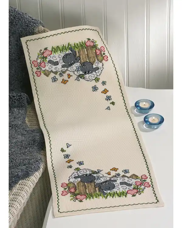 Nur Heute Stickpackung Tischläufer Schafkuscheln