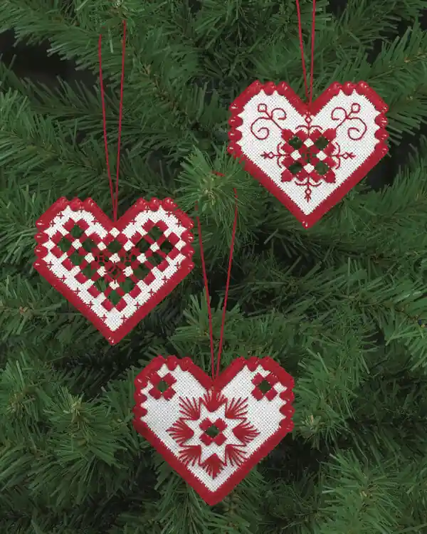 Knallerangebot Stickpackung Hardanger Weihnachtsdekoration Herzen 3-er Pack