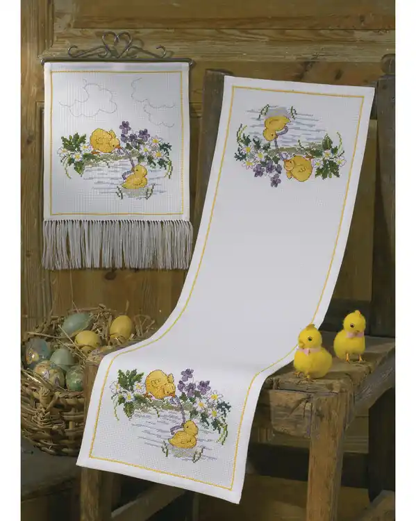 Stickpackung Tischläufer Osterküken Handgefertigt