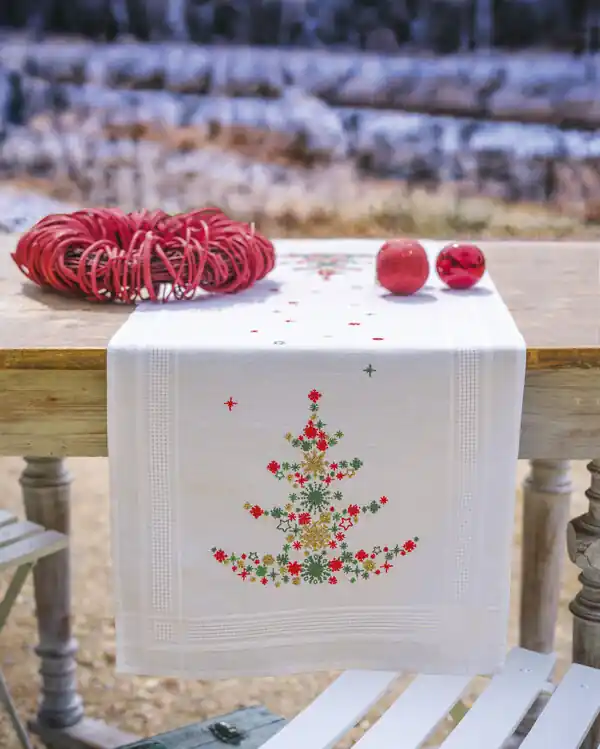 Markenprodukt Stickpackung Tischläufer Weihnachtsbaum