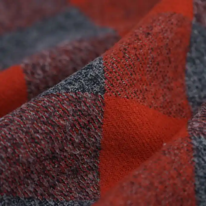 Flanell aus Baumwolle und Viskose Karo rot und grau Im Trend