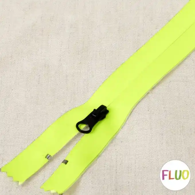 Kostenloser Versand Wasserdichter Reißverschluss für Outdoor-Kreationen, 20cm Größe.