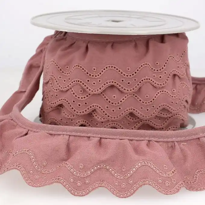 Wochenendangebot Geraffte Broderie Anglaise Wellen Violett 46mm