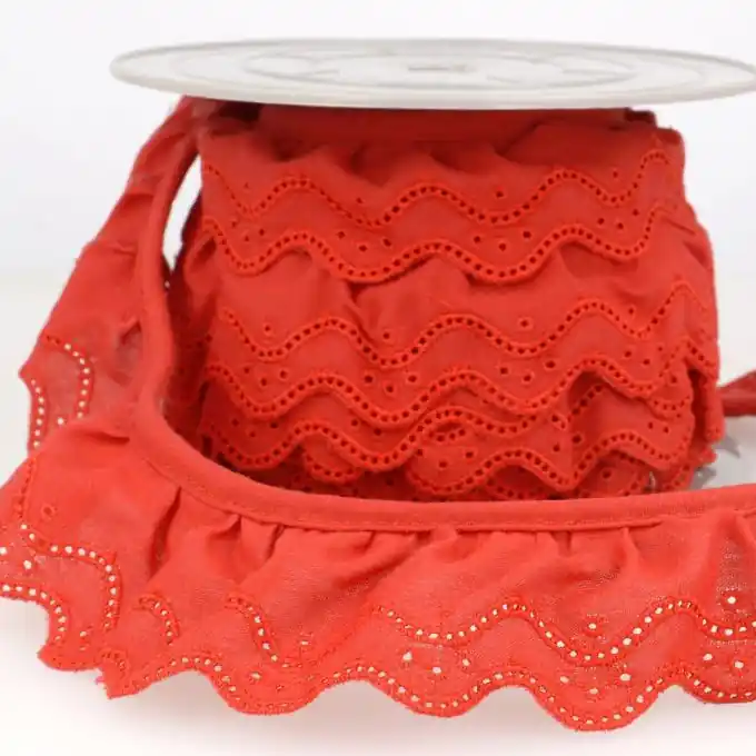 Geraffte Broderie Anglaise Wellen Rot  46mm Preisknaller