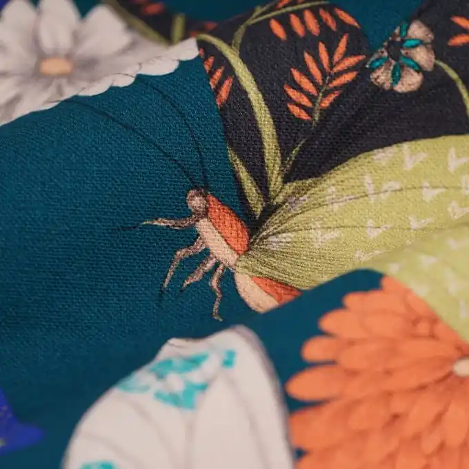 Dicker Baumwollstoff Elixir Schmetterlinge und Blumen blau Hochwertig