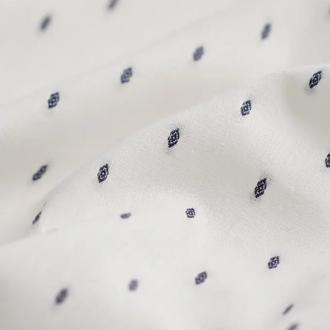 Nur Heute Polyester-BaumwollStoff mit Marineblau-weißen Tupfen