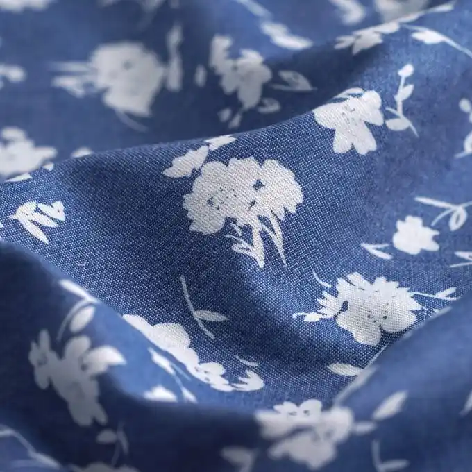 Saisonangebot Chambray aus Baumwolle Blumen jeansblau