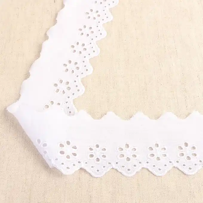 Kostenloser Versand Band mit Stickereien Blumen Weiß 50mm