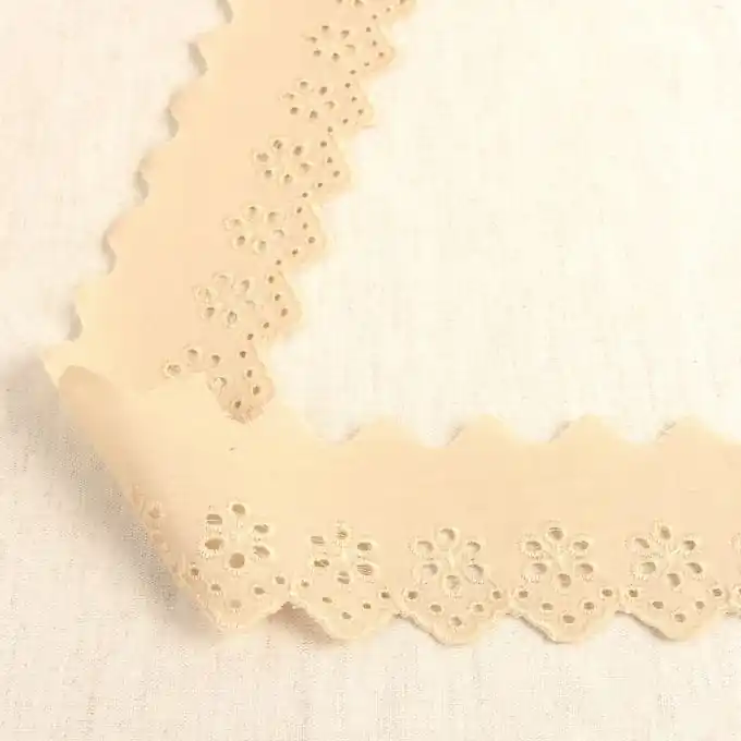 Band mit Stickereien Blumen 63mm Beige 50mm Super-Preis