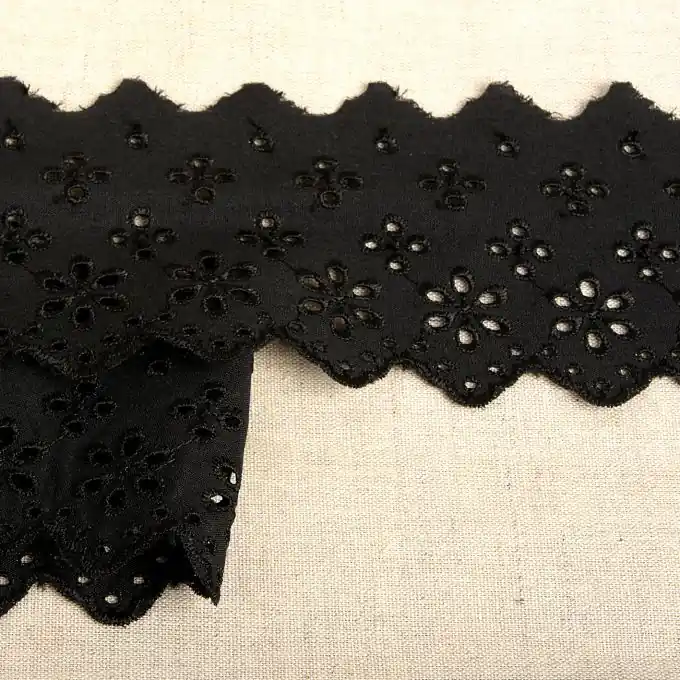 Jetzt Zugreifen Band mit Stickereien Blumen 63mm Schwarz