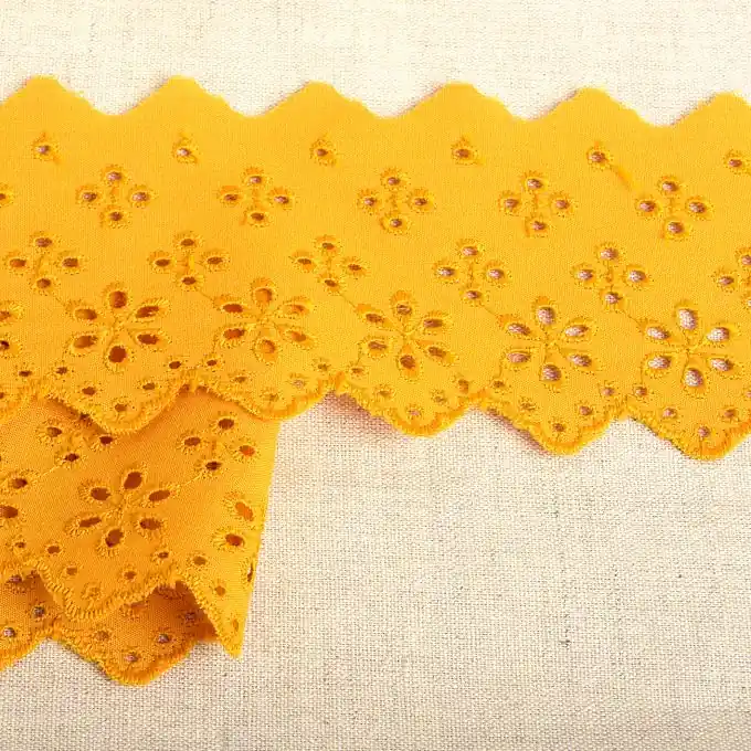 Ausverkauf Band mit Stickereien Blumen 63mm Senfgelb