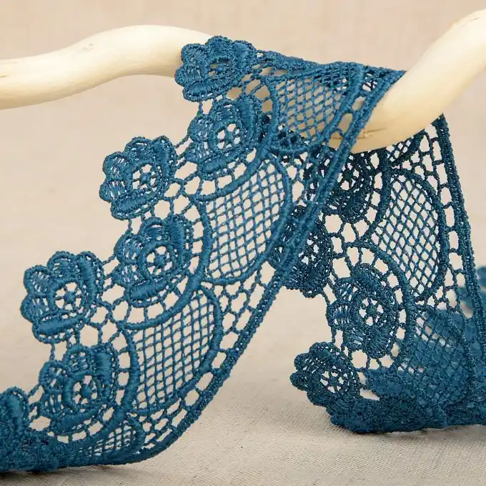 Hochwertig Guipure-Band Blumen Entenblau 45mm