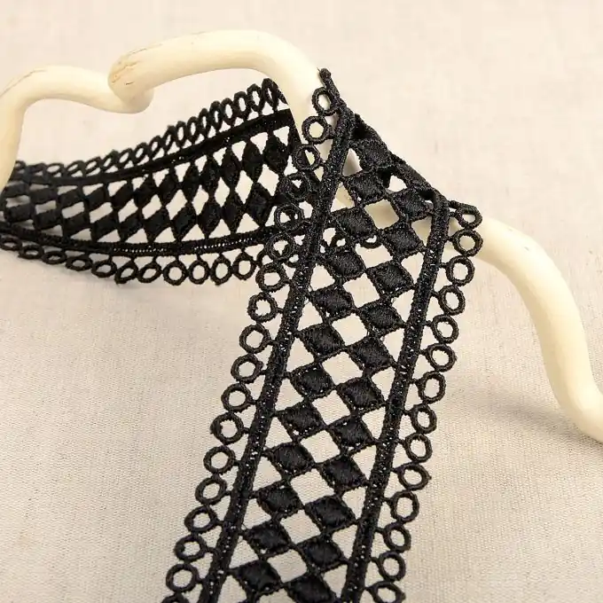 Im Trend Guipure-Band geometrisch gemustert Schwarz 42mm