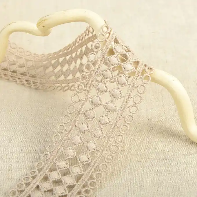 Guipure-Band geometrisch gemustert Beige  42mm Finale Aktion
