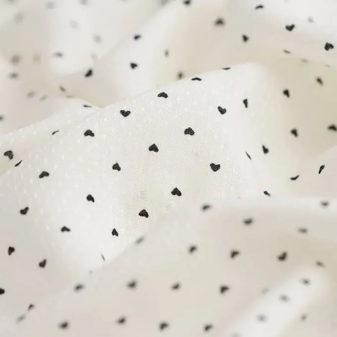 Jetzt Kaufen Gewebe aus Viskose-Popeline mit Dobby-Herzen in Ecru-Farbe