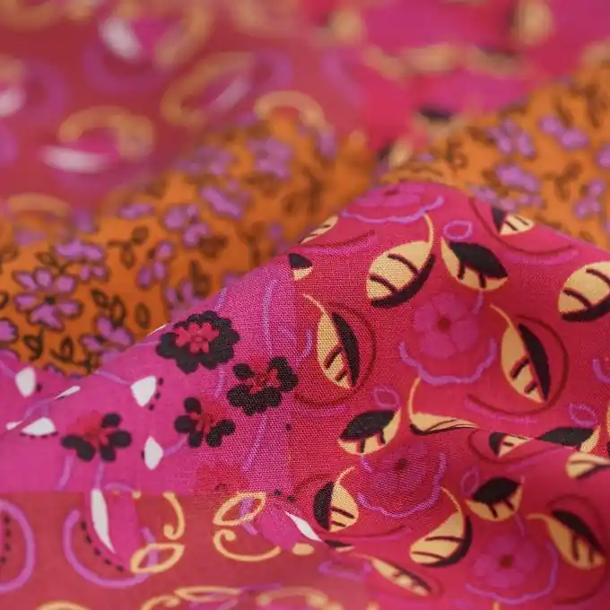 Stoff aus Viskose-Popeline mit rosa Patch Premium