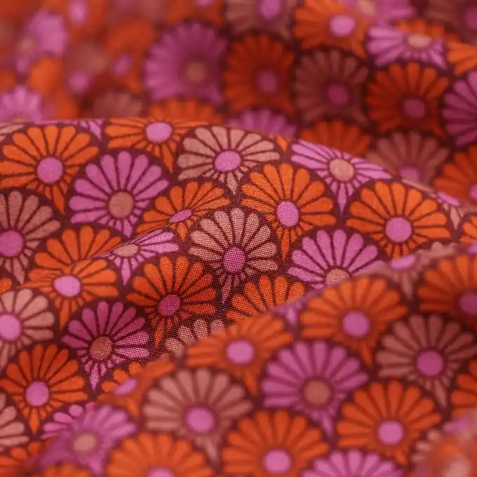 Viskose-Popeline-Stoff mit rosa Gänseblümchenmuster Billig