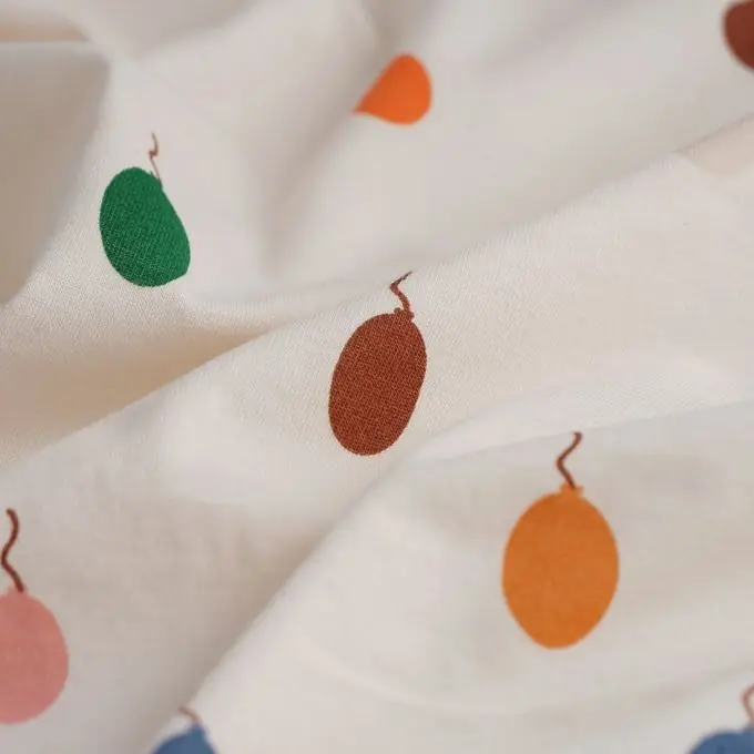 Aktuell Baumwolljersey bunte Luftballons écru