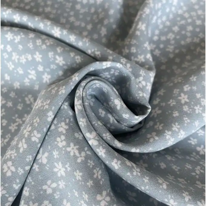 Direkt Vom Hersteller Popeline Viskose Schmetterlinge Himmelblau