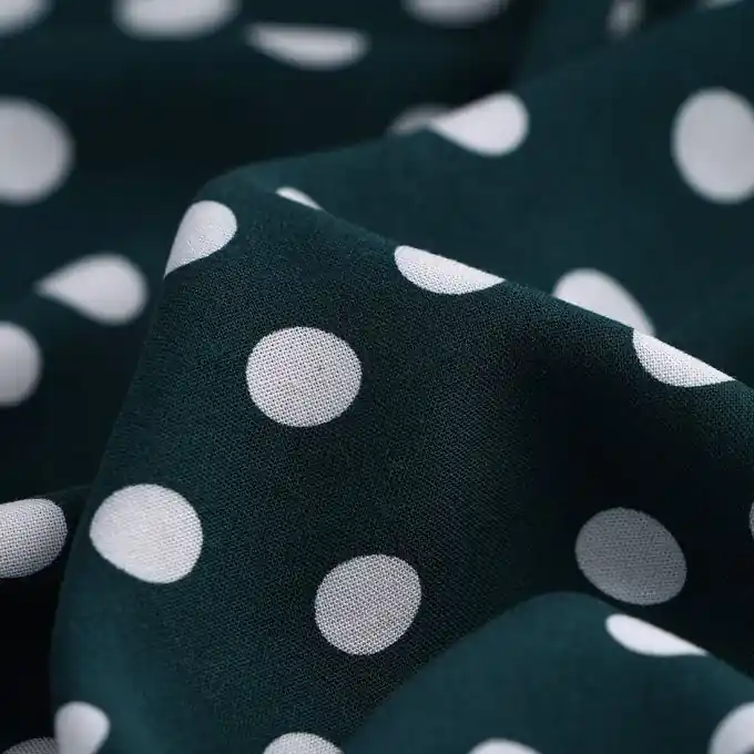 Saisonangebot Viskose-Popeline Punkte tannengrün