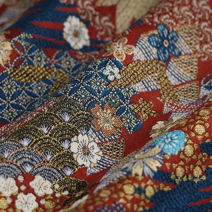 Neu Jacquard Yang Rot