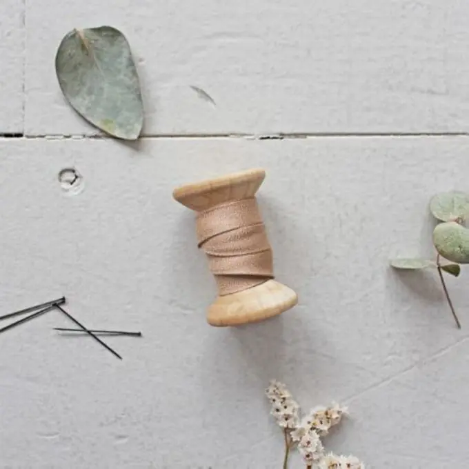 Highlight Schrägband Kreppstoff Viskose uni mapple – Atelier Brunette