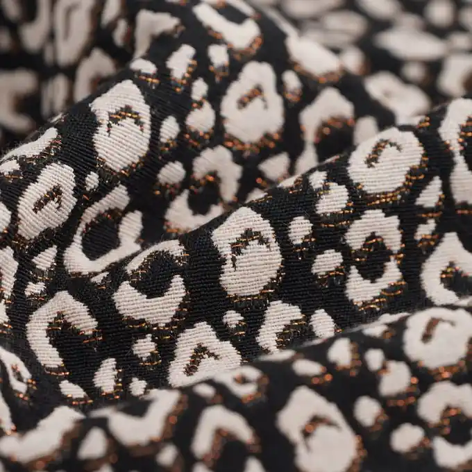 Solange Der Vorrat Reicht Jacquard recycelter Polyester Leopardenmuster écru schwarz