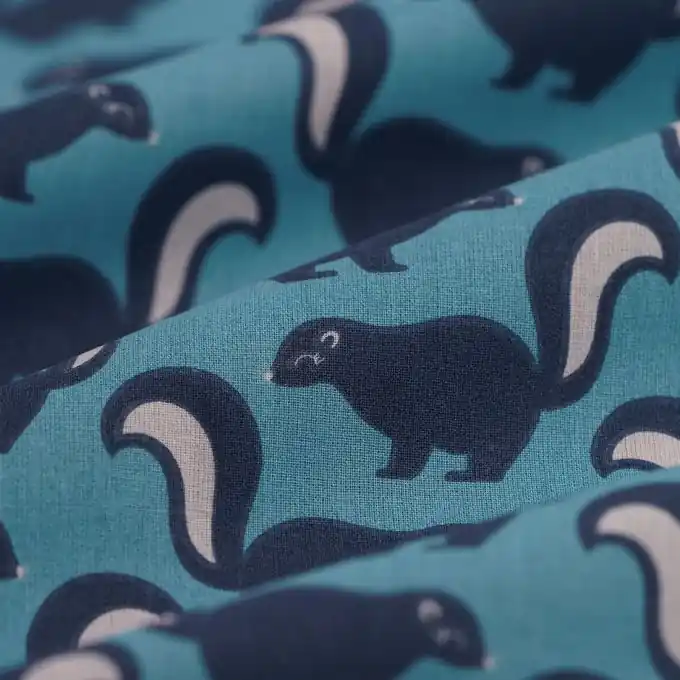 Markenprodukt Bio Baumwollstoff Stinktiere Blau