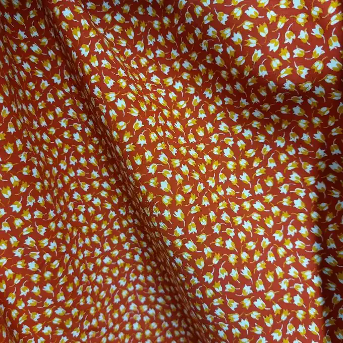 Bestseller Popeline Viskosestoff Terrakotta mit Mini-Tulpen Taupe – 140 cm Breite