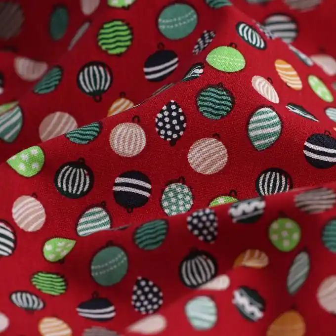 Weihnachtsstoff aus Baumwolle mit roten Kugeln Knallerangebot