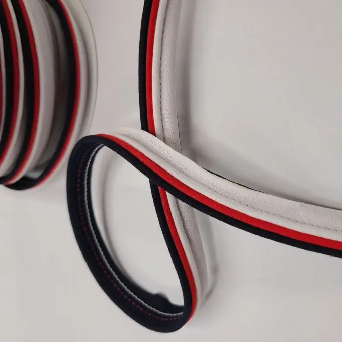 Zertifiziert Schrägband mit drei Stoffen 15 mm weiß rot blau