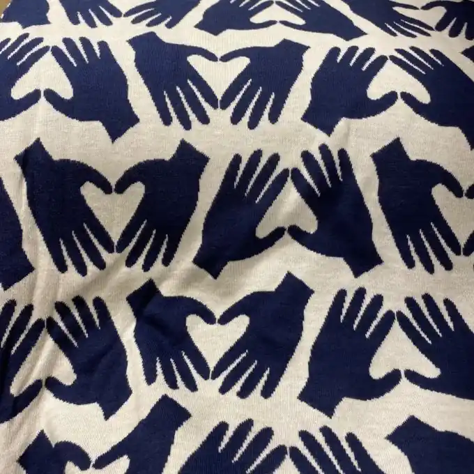 Sonderangebot Bio-Baumwollgewebe mit Herzmuster für Kleidung – Albstoffe