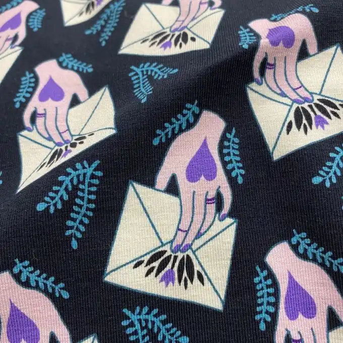 Albstoffe Bio-Jersey: Schwarz mit Herz-Print Sofort Bestellen