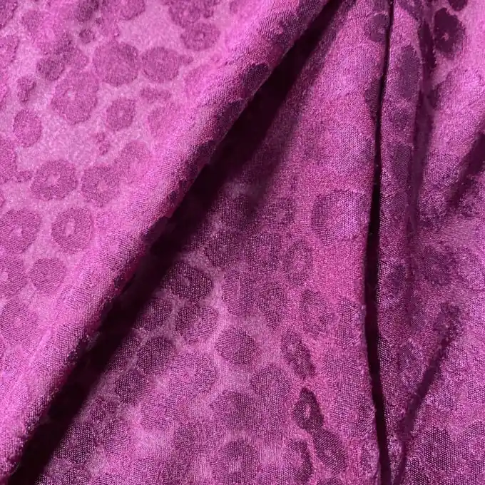 Aubergine Viskosestoff mit Tierdruck für Oberteil Direkt Vom Hersteller