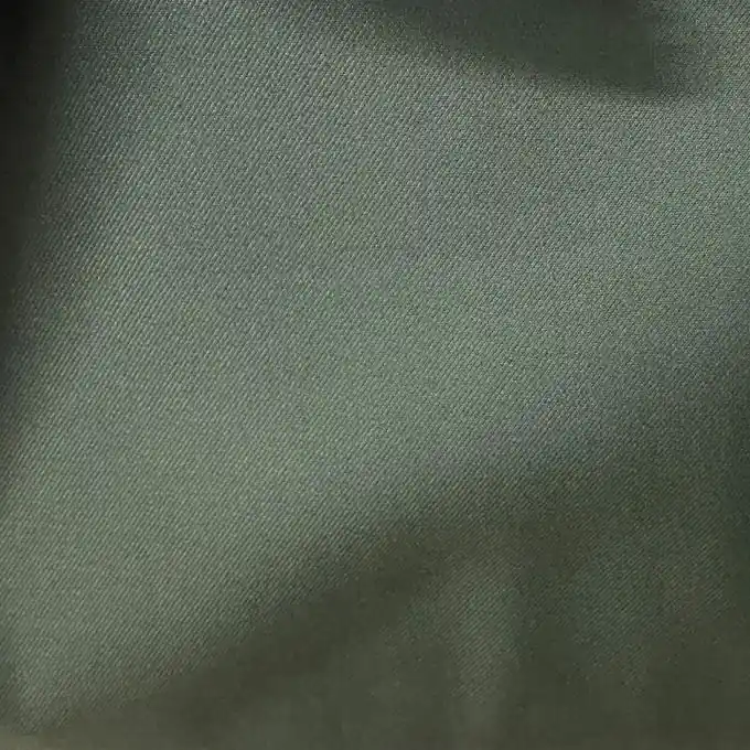 Grün Khaki Gabardine-Stoff für stilvolle Kleidung Neu