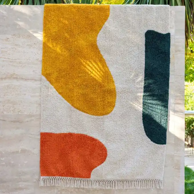 Teppich in Ecru mit abstrakten, mehrfarbigen Formen, 120x180cm Abverkauf