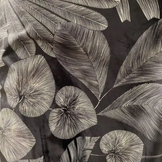 Gleich Bestellen Thevenon Polsterstoff mit Panama-Blattmotiven in Ecru