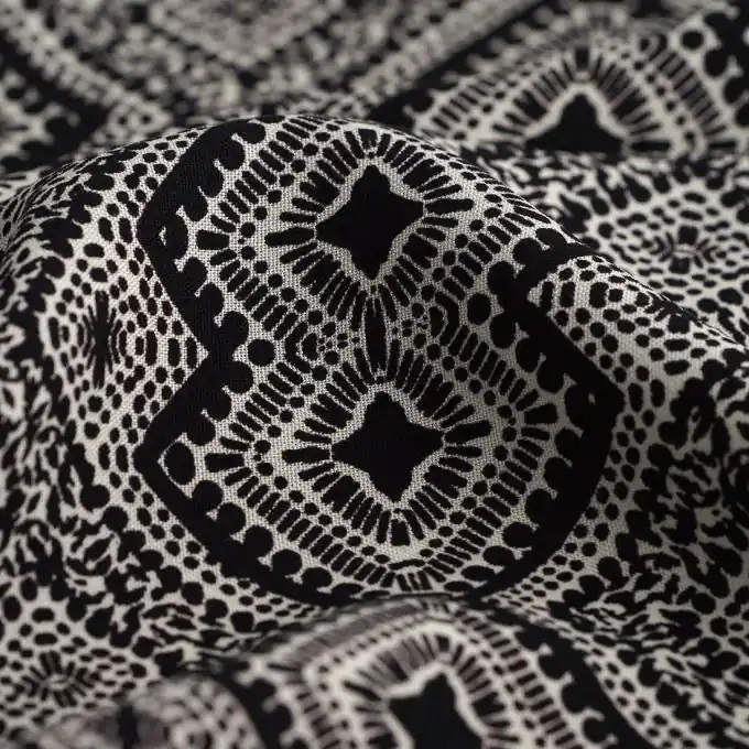 Sale Popeline Viskose geometrisch gemustert ecru schwarz