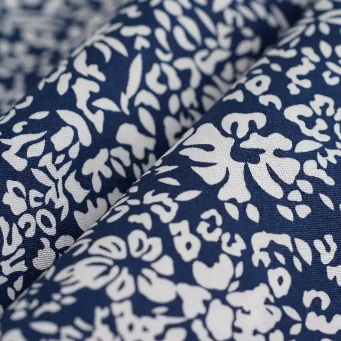 Direktkauf Popeline Baumwolle Floral Weiß Marineblau